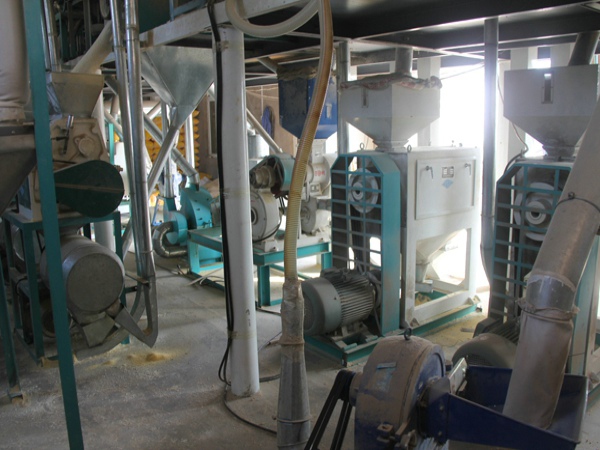 如何掌握玉米加工機(jī)械的喂料方式提高產(chǎn)量?(圖2) 玉米加工機(jī)械